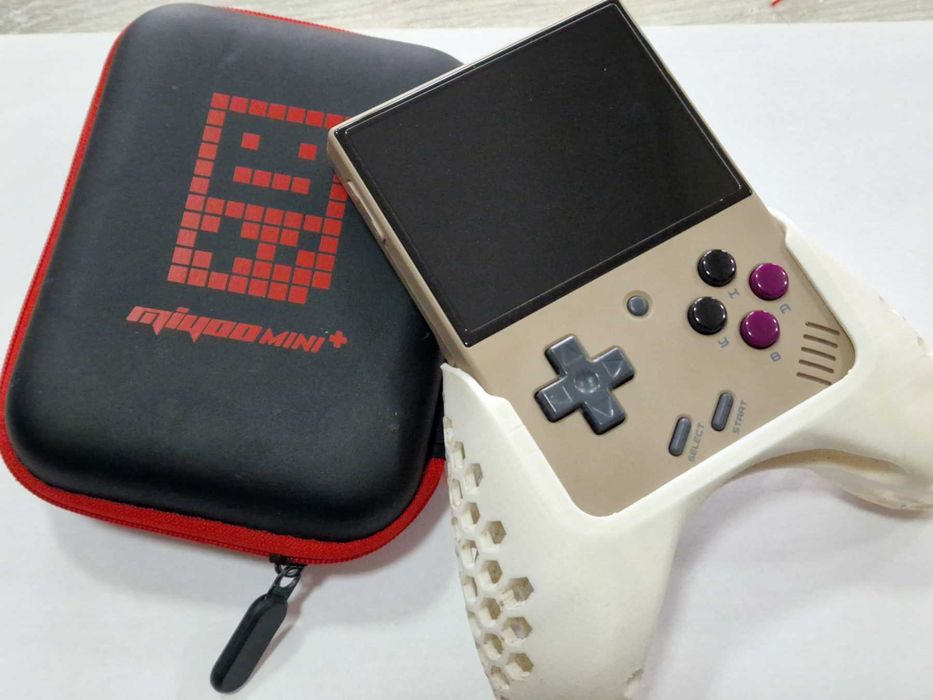 Ретро конзола Miyoo Mini Plus Retro Handheld +