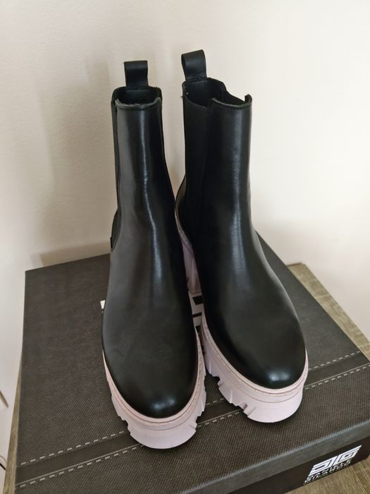 Обувки ,пише 36 но отговаря на 37