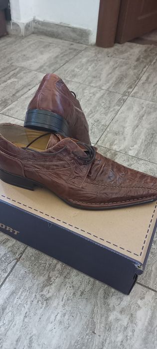 Pantofi model deosebit!