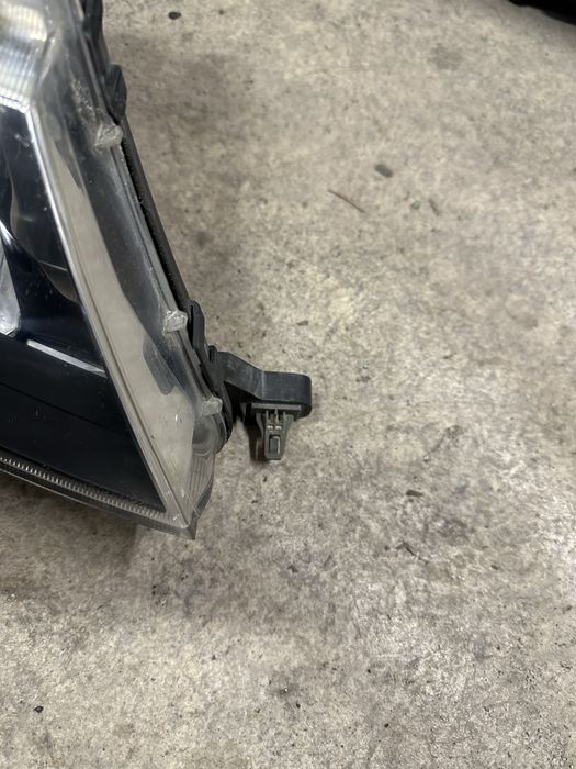 Десен ксенонов фар хонда сивик 8 отличен