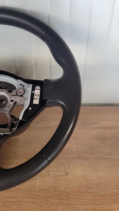 Продавам запазен пластмасов волан за Nissan Juke 2010 - 2020