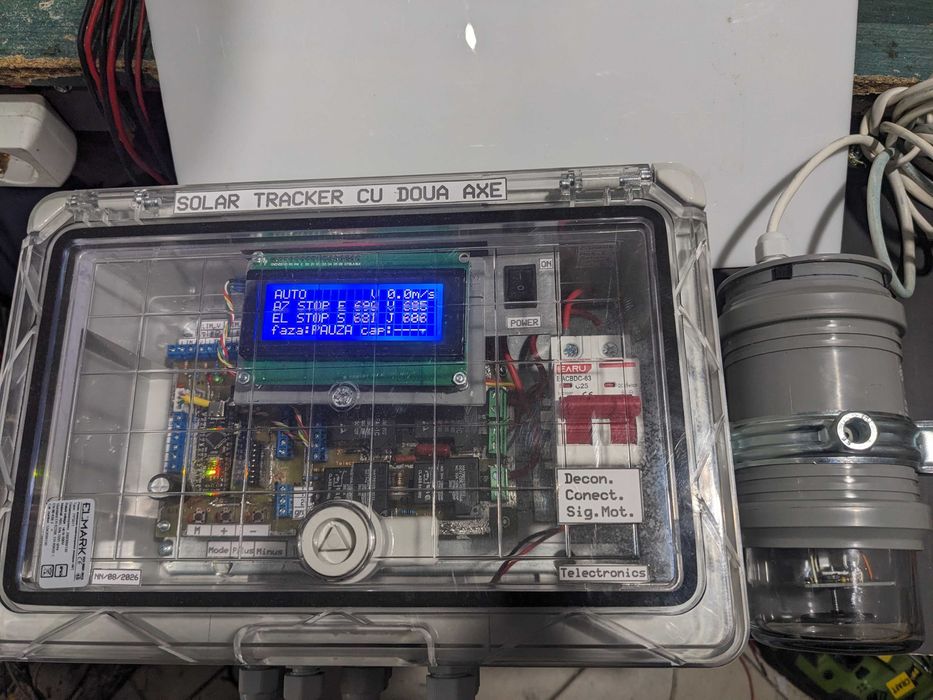 Tracker panouri solare fotovoltaice cu o directie si cu doua