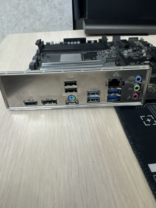 Материнская плата ASRock B550M