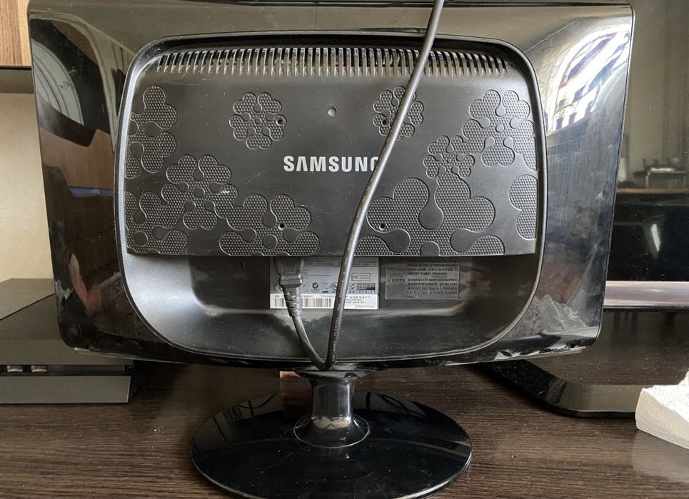 Монитор SyncMaster 933SN