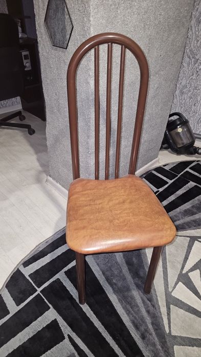Продам стулья 4 штуки