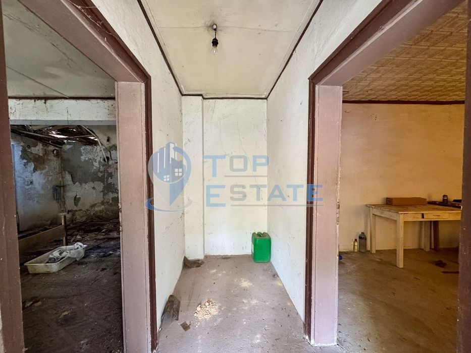 Тухлена къща с кладенец в село Добри дял, област Велико Търново