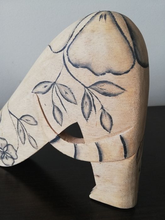 Голяма, закачлива и много сладка котка от дърво.