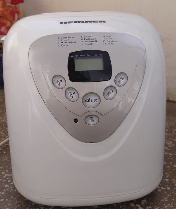 Mașină de pâine Heinner BreadExpress 950 (BM-950)