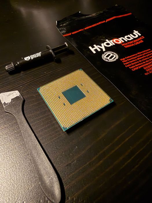 AMD Ryzen 7 5700X3D Socket AM4 – CA NOU, sigilat în mod practic