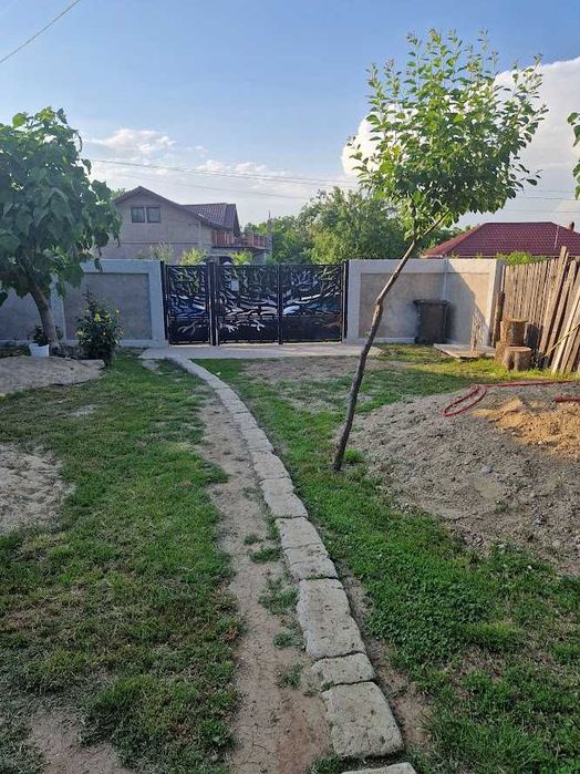 Casă decomandată cu 2 camere