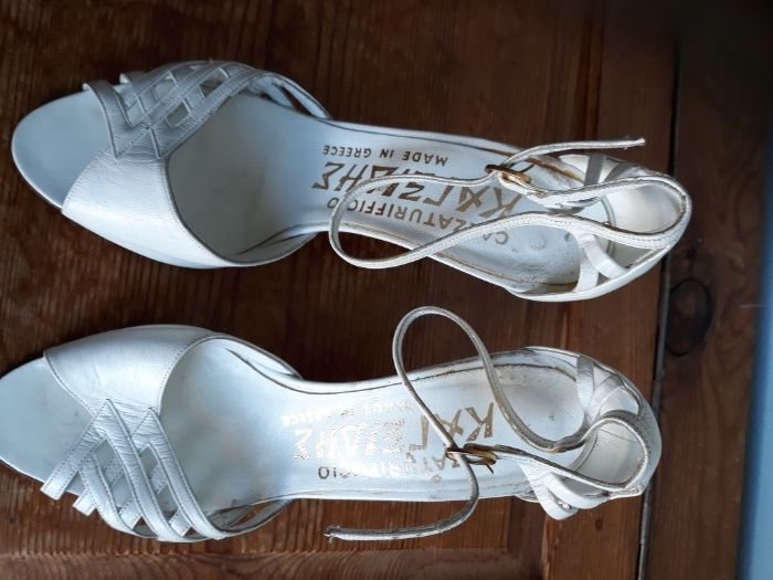 Дамски обувки и сандали от естесвена кожа