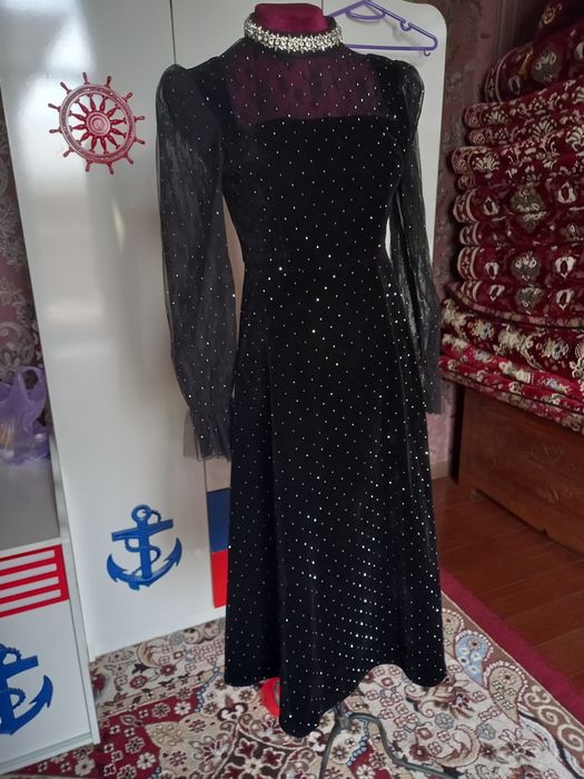 Платье срочно продам