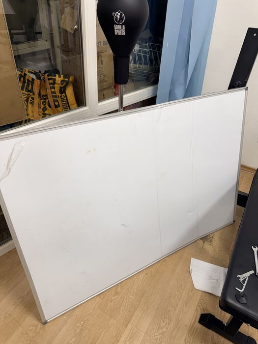 Tabla magnetica de scris 150x100 cm noua dar  stramba de la transport