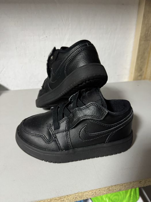 Adidasi Nike Jordan marimea 28