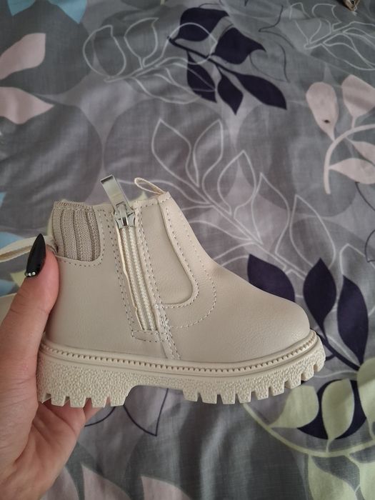Продам ботинки детские