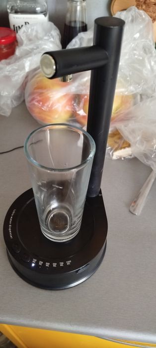 Диспенсър за алкохол и други течности