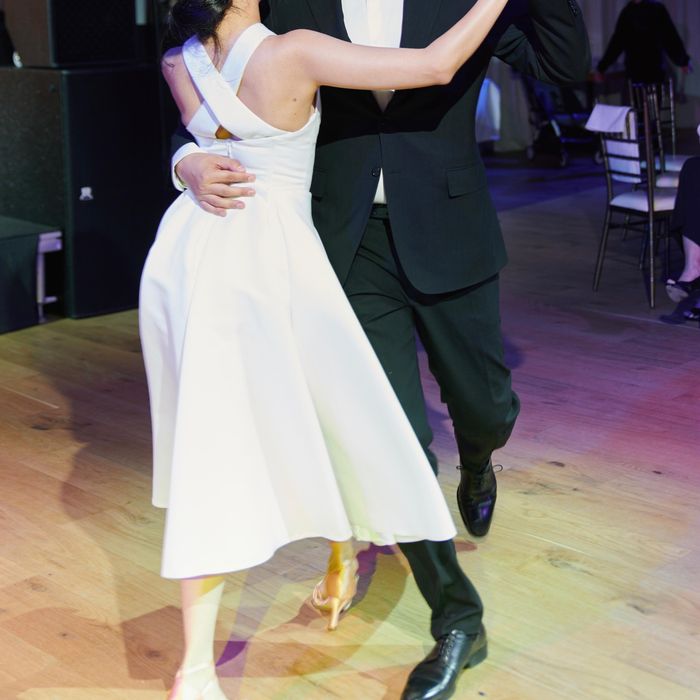 Вечернее платье из атласа, размер S