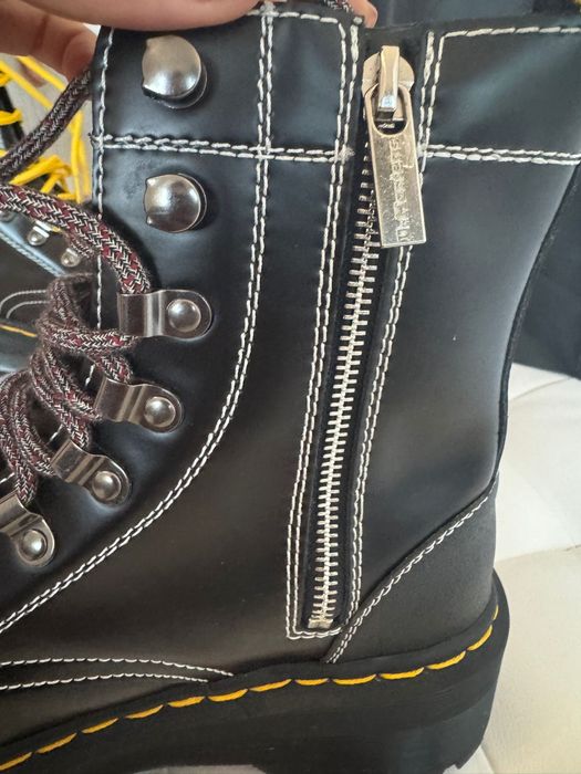 Vand bocanci Dr.Martens!