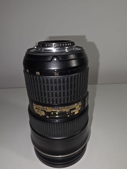 Nikon 24-70mm f/2.8G ED