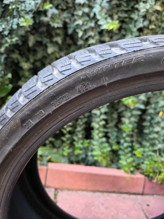 Зимни гуми Pirelli sottozero 3 235/35/20  от Tesla model 3, 7 mm.