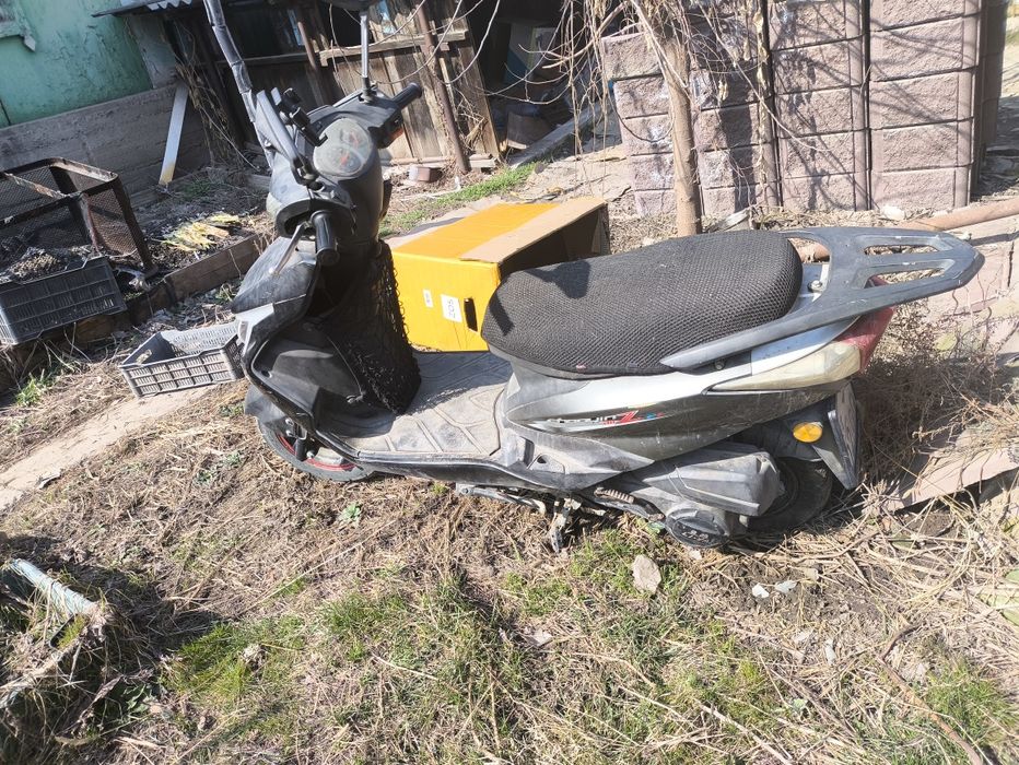 Мопед м8  Лия мотор на ходу