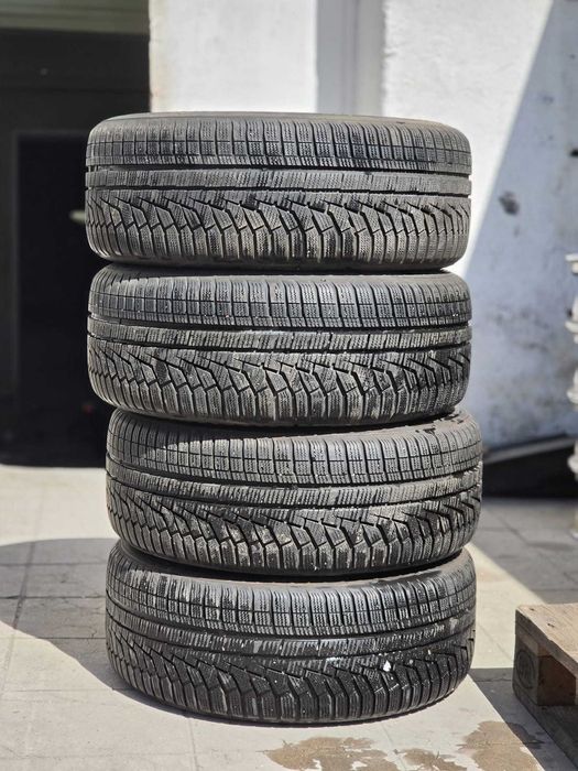 225 55 16 Гуми зимни  Hankook Дот 3320