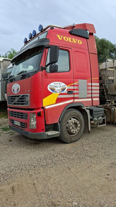 Cap tractor volvo