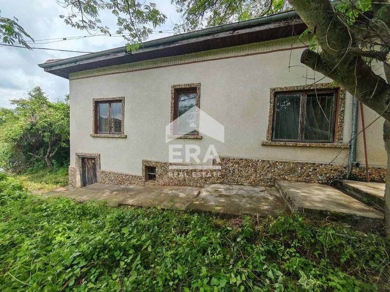 ЕКСКЛУЗИВНО! ЕРА Дръстър предлага за продажба вила с голям двор в живо