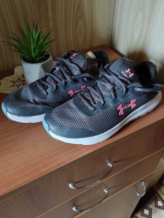 Продавам дамски маратонки