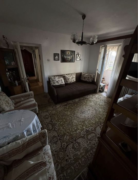 Vand apartament cu 3 camere