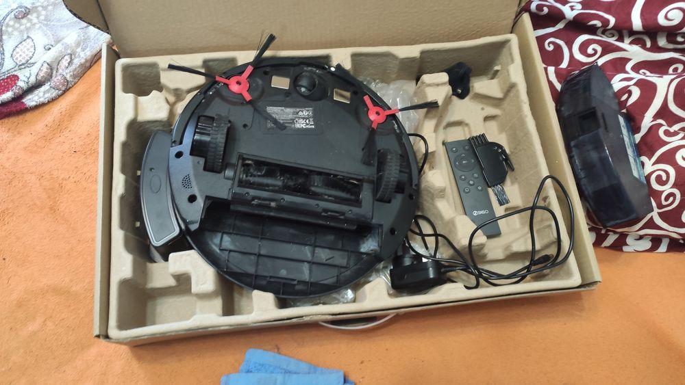 Продаю робот пылесос