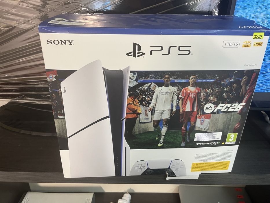 Ps5 1 има два джойстика и една игра 1 терабайт