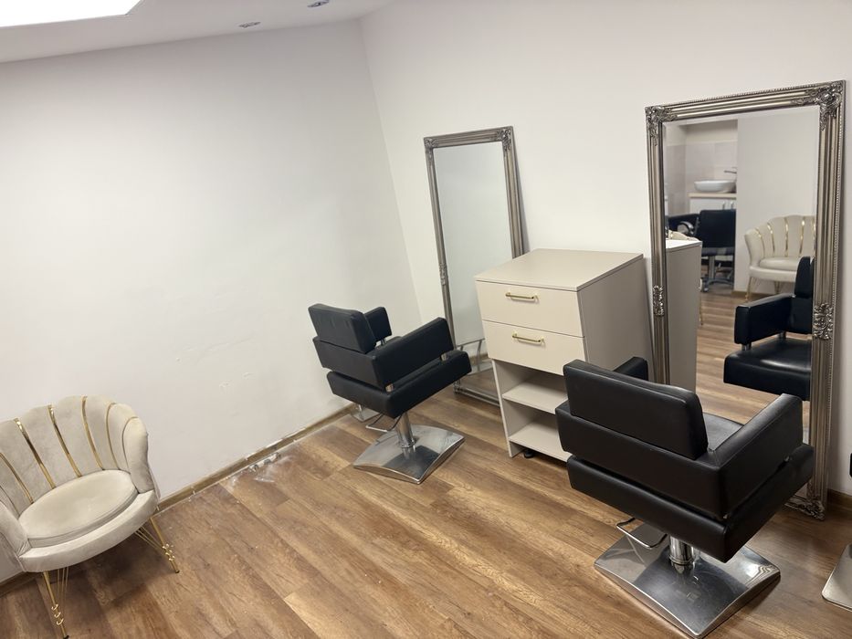 Vand masa manichiura cu aspirator incorporat si scaun coafura