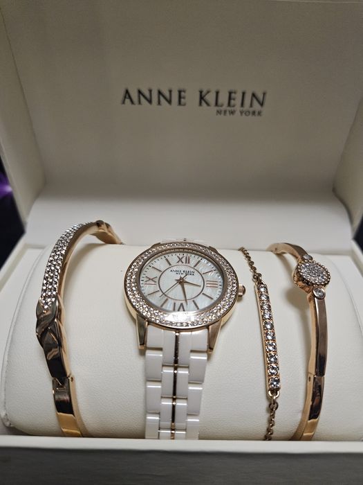 Set ceas si 3 bratari ANNE KLEIN