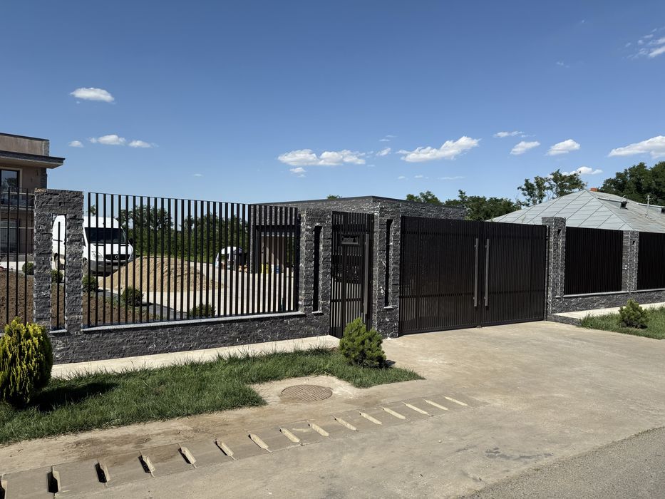 Confectionam garduri metalice, numeroase modele