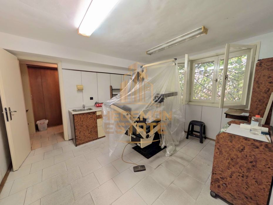 Продава се Офис в Варна, Лятно кино Тракия - 52 кв.м за 2981 €/кв.м - Снимка #1