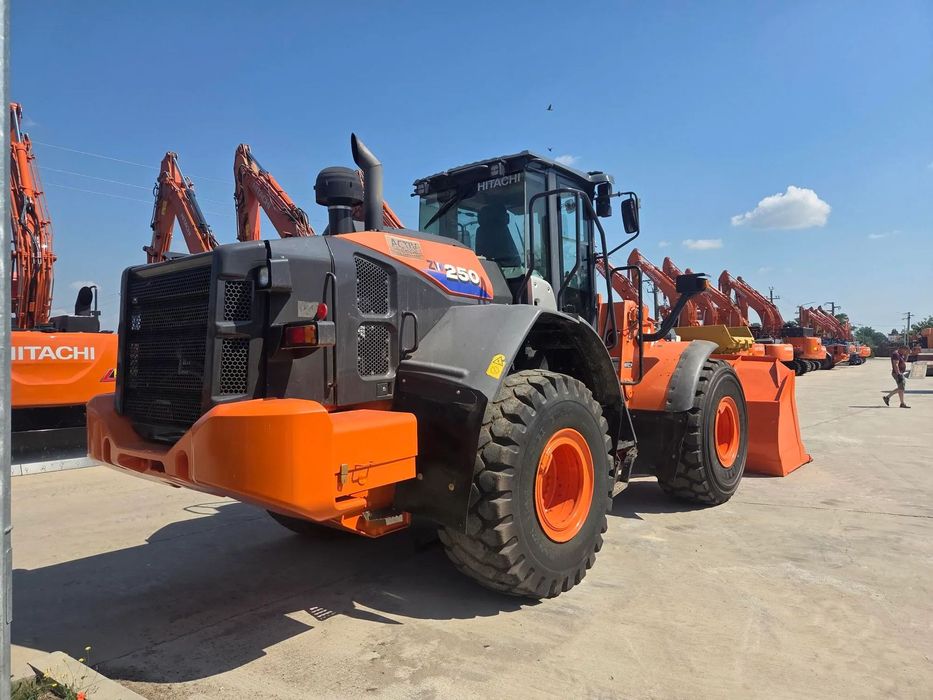 Hitachi ZW250-6, 2018, cupa 4mc, produsa in JAPONIA, masa operationala 22,7tone, anv 23,5R25 80% ok, Consum mediu 10l/ora, camera mers masalier, STARE FOARTE BUJNA-posibilitate leasing 2 ani-PROMOTIE 66.900 EUR+Tva