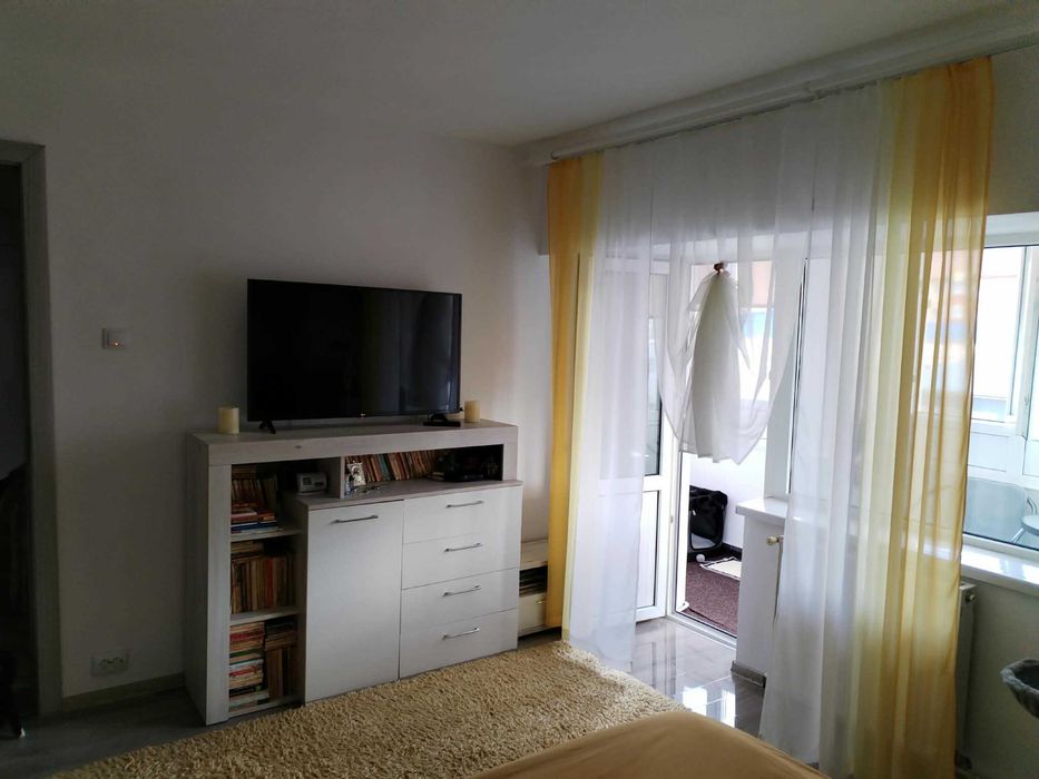 Apartament spațios 2 camere, decomandat (74 mp) – Zona Centrală / Piața Sud, Reșița – Renovat, Mobilat & Utilat ​Descriere: