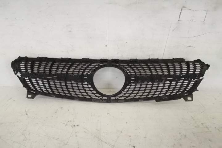 Оригинална централна решетка Мерцедес-Бенц / Mercedes-Benz A-Class W17