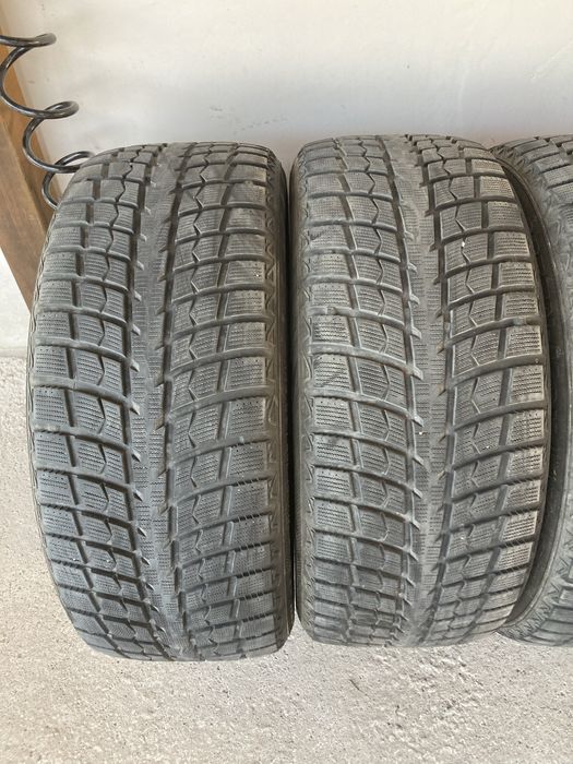 Гуми за джип 285-45-21