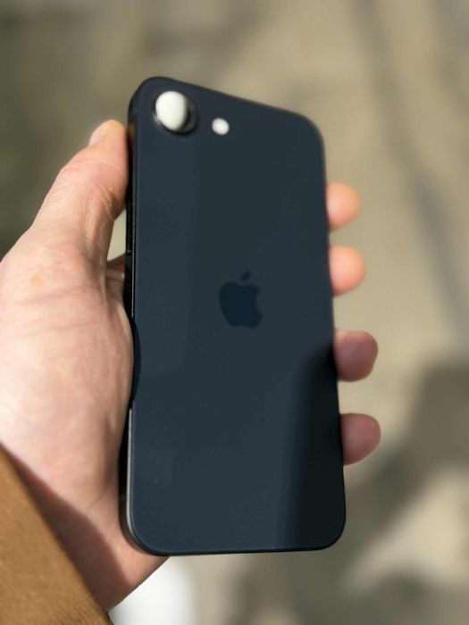 Iphone 16e 128 gb  100% baterie