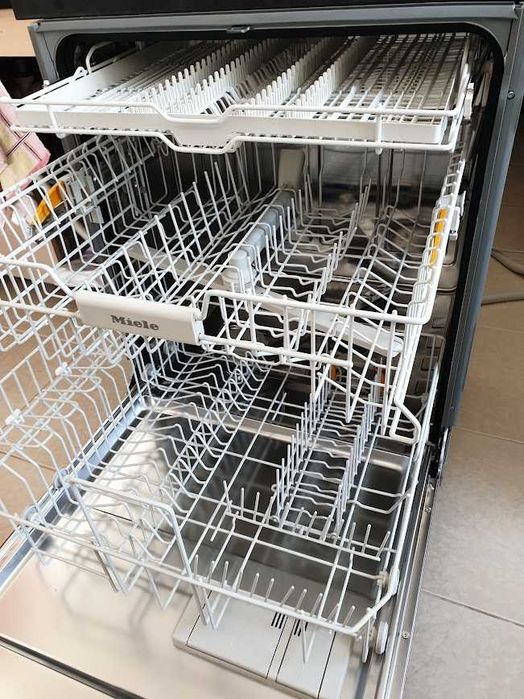 Инокс - Miele Съдомиялна - 14 Комплекта - Частично Вграждане - 60см