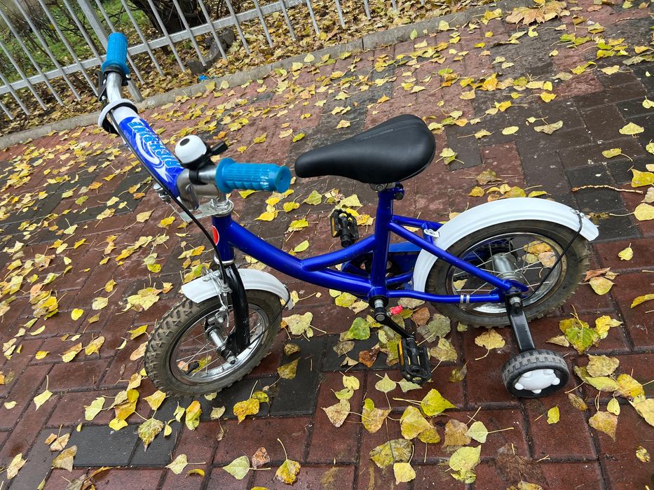 Bicicleta cu roti ajutatoare pt copii