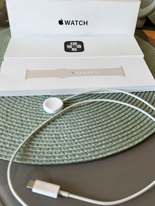 Apple watch se 2 (като нов- използван 5 пъти)