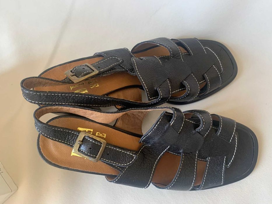 Продавам чисто нови италиански обувки естествена кожа 38 номер