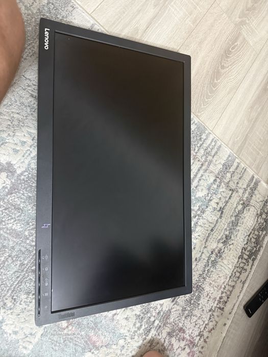 Pc ryzen 5 si monitor lenovo de 23 “ de 65 mhz