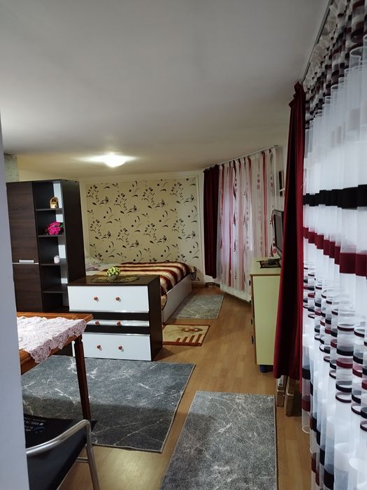 Închiriez garsonieră zona Bucium