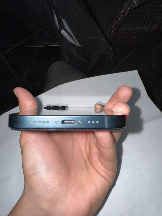 Продам айфон 13