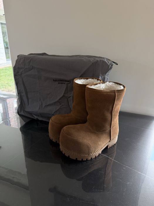 Balenciaga Alaska boots 36