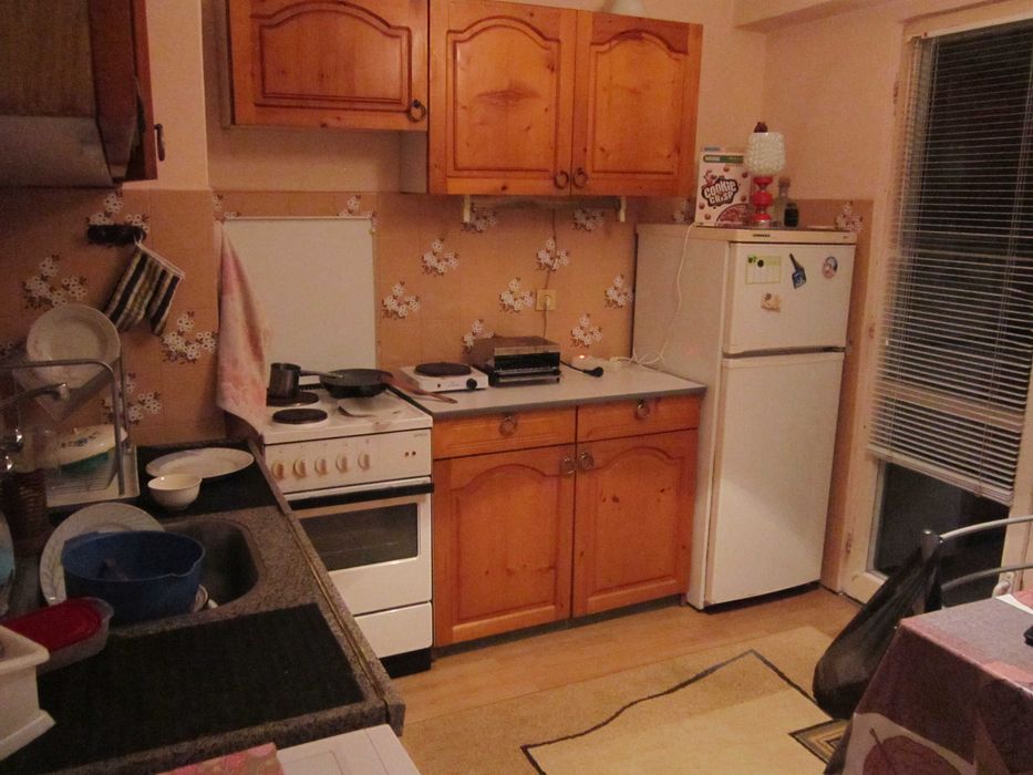 Дава се под наем Тристаен апартамент в Бургас, Братя Миладинови - 80 кв.м за 408 € - Снимка #2